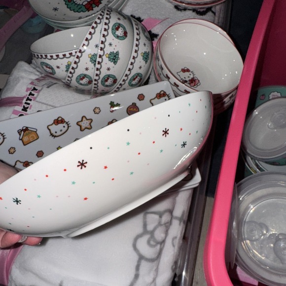 Nwt Sanrio Hello Kitty Christmas Wreath Pasta Bowl Set Of 4 Merry & Bright Gift - Picture 2 of 6